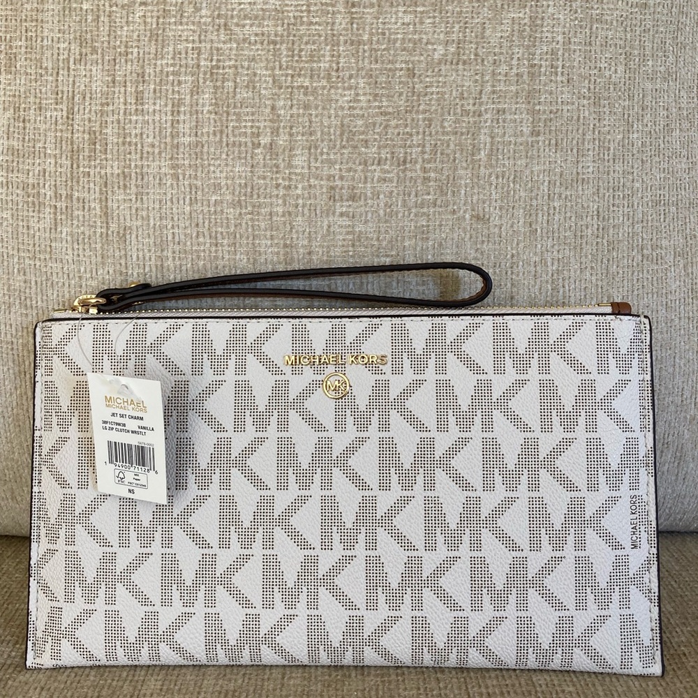 NWT Michael Kors vanilla signature Jet Set Charm wristlet